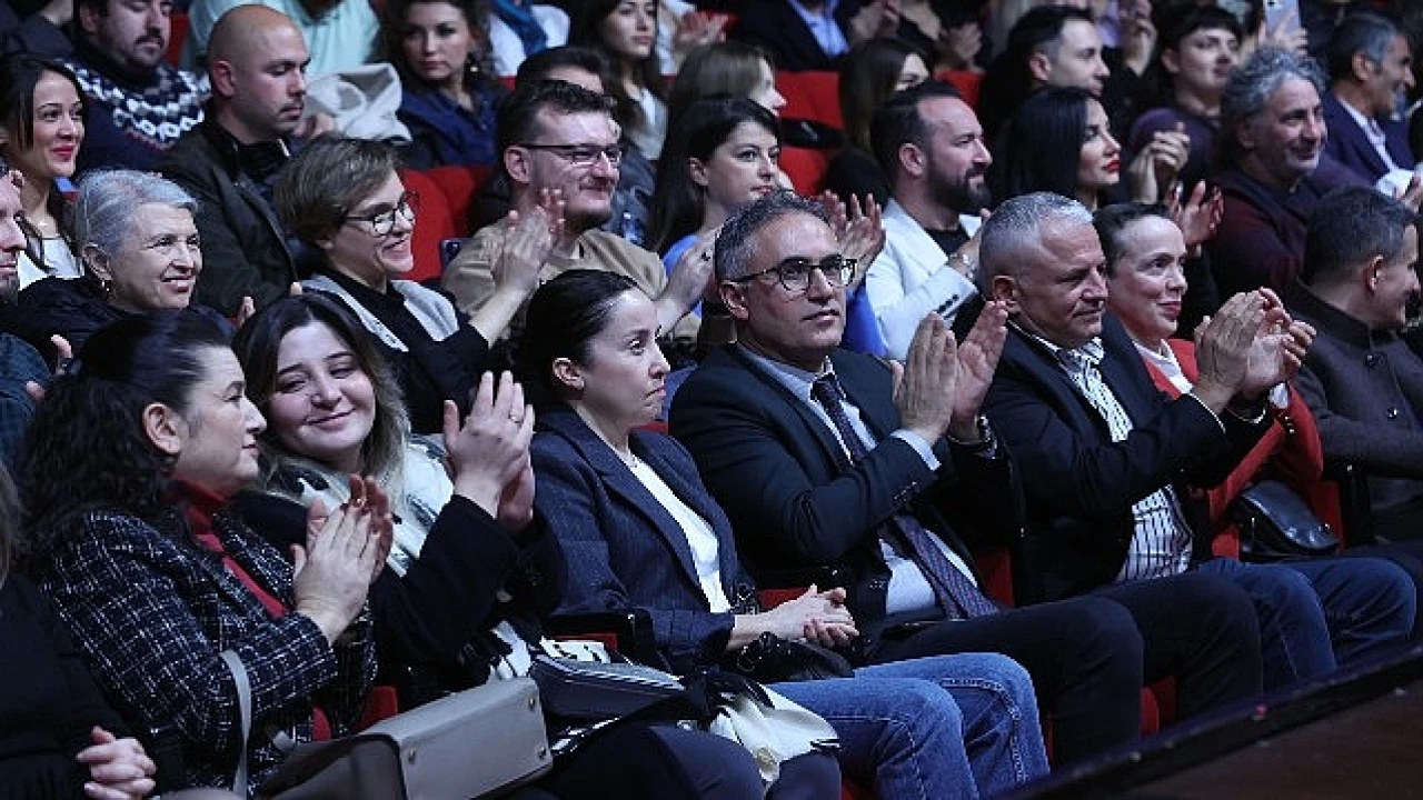 Agora Senfoni Orkestrası, Piyano Festivali’nde sokak hayvanları için sahne aldı