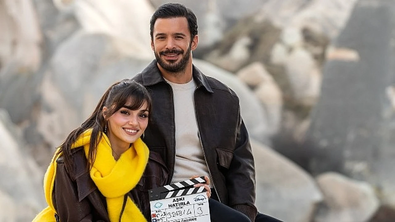 Hande Erçel ve Barış Arduç’un başrollerinde yer aldığı &apos;Aşkı Hatırla’ dizisi çok yakında Disney+’ta!