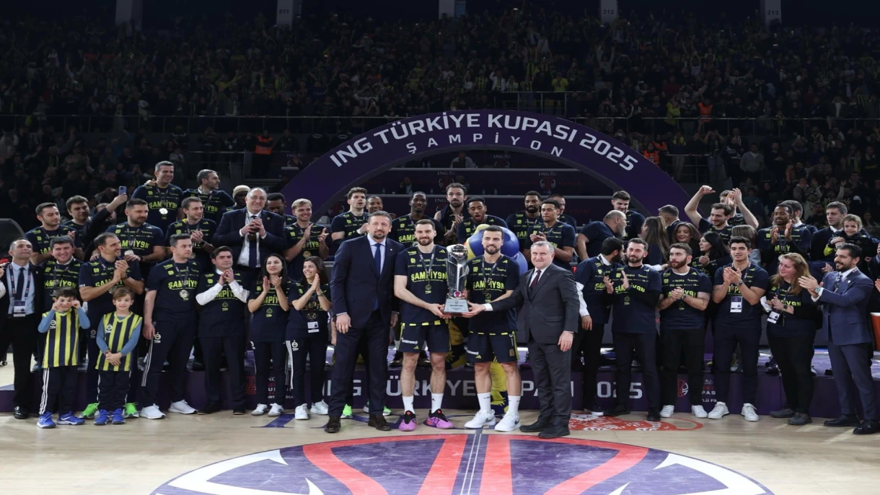 Potada Türkiye kupası Fenerbahçe Beko’nun oldu