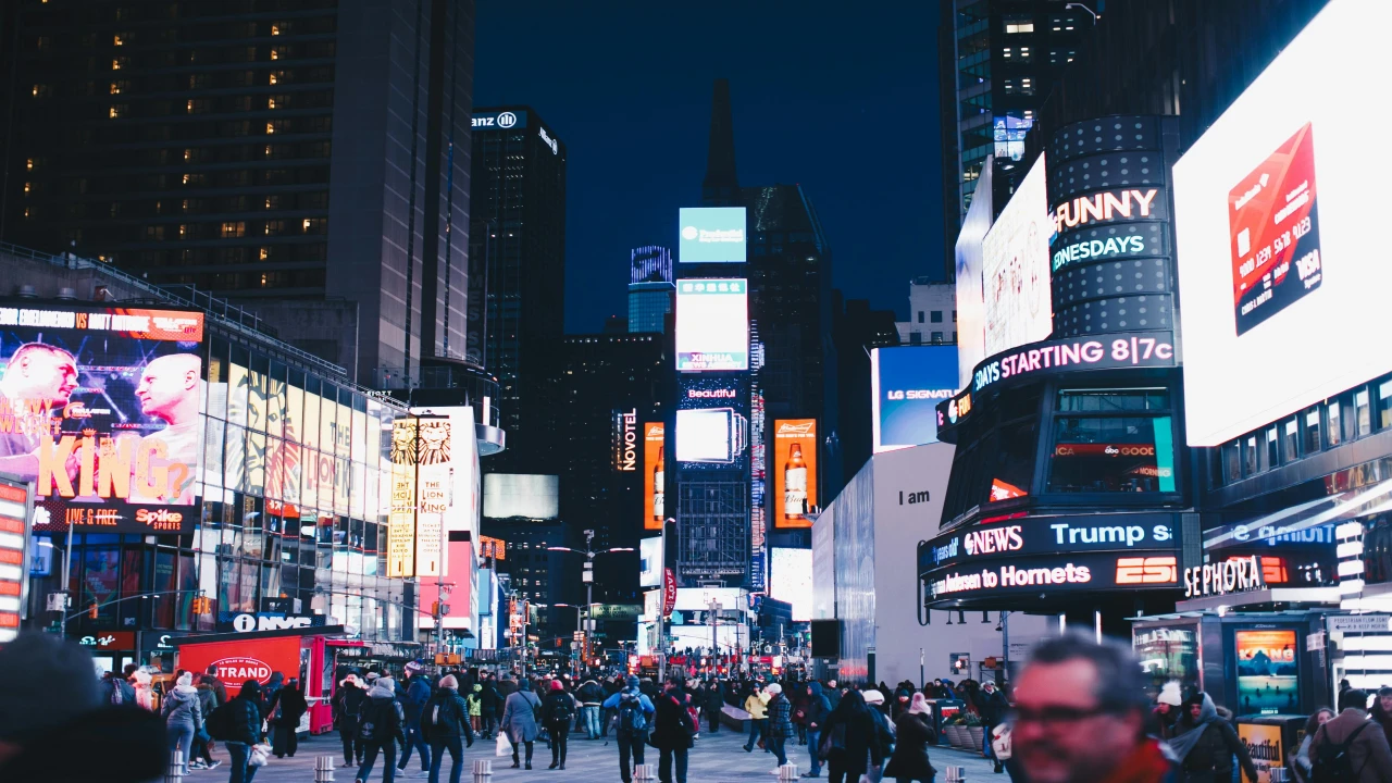 Times Square'de Ramazan Coşkusu: Binlerce Müslüman İftar Açıp Teravih Namazı Kıldı