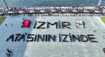 İzmir’de ’Ata’ya saygı yürüyüşü’ düzenlendi