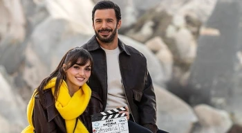 Hande Erçel ve Barış Arduç’un başrollerinde yer aldığı &apos;Aşkı Hatırla’ dizisi çok yakında Disney+’ta!