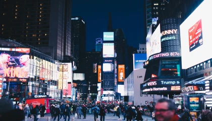 Times Square'de Ramazan Coşkusu: Binlerce Müslüman İftar Açıp Teravih Namazı Kıldı